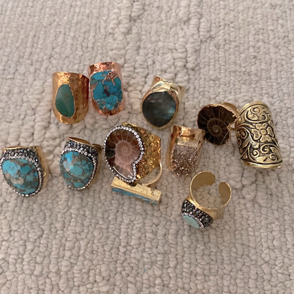 Lot of 11 semiprecious stone rings. Glam!